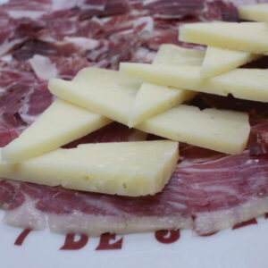 Jamón Ibérico Y Queso Al Romero (1/2)