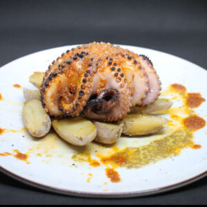 Pulpo A La Brasa Con Papas (Arrugás) Y Mojos Canarios